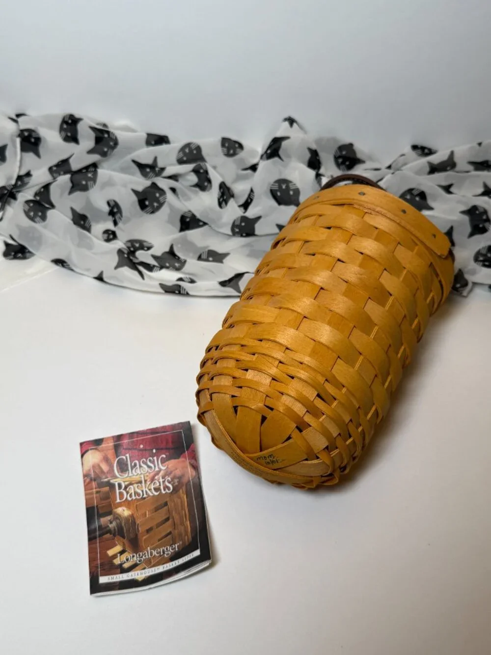 2001 Unused Small Gatehouse Longaberger Basket Handwoven Leather Loop 11751